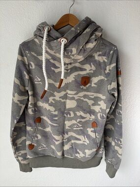 Wanakome Camo Sweater